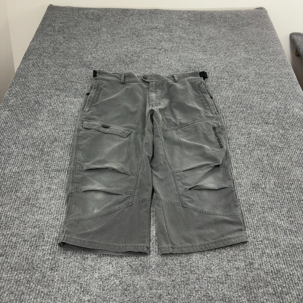 Endura Shorts Mens L Gray Nylon Cargo MTB Cycling Utility Outdoor Gorpcore